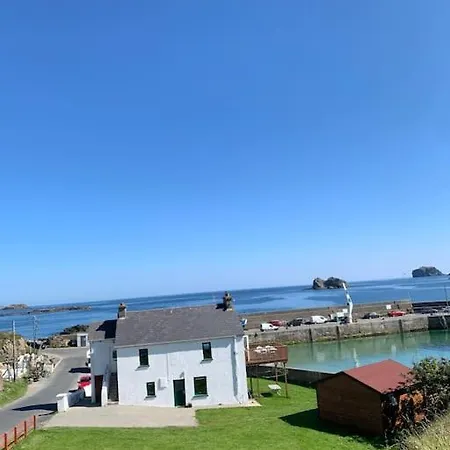 Floor Retreat Portmor- Sea, & Balcony * Slievebane