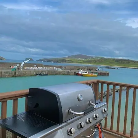 Floor Retreat Portmor- Sea, & Balcony * Slievebane