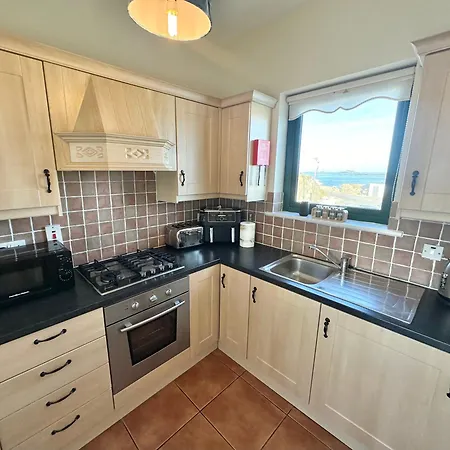 Διαμέρισμα Floor Retreat Portmor- Sea, & Balcony *