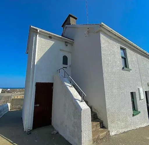 Floor Retreat Portmor- Sea, & Balcony דירה Slievebane