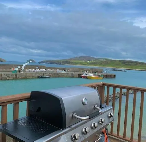 Floor Retreat Portmor- Sea, & Balcony * Slievebane