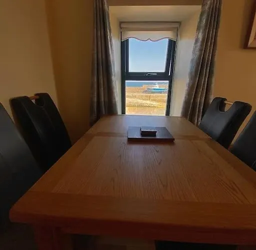 דירה Floor Retreat Portmor- Sea, & Balcony