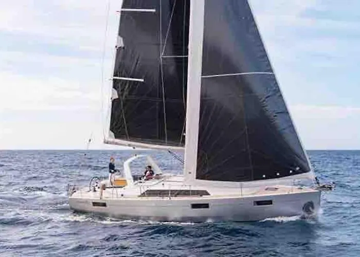 Floor Retreat Portmor- Sea, & Balcony * Slievebane